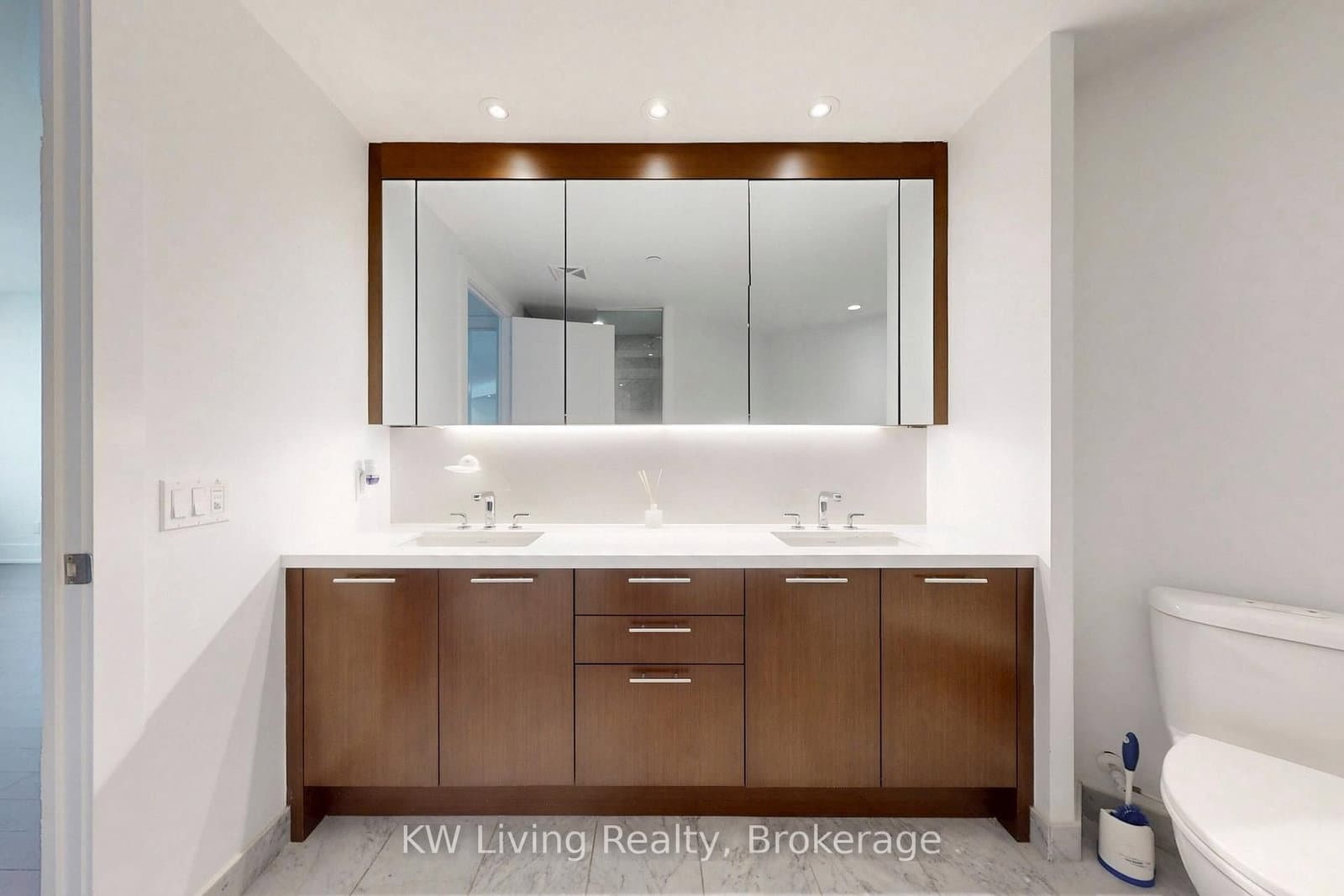 1 Edgewater Drive, Unit GPH 12 thumbnail 31
