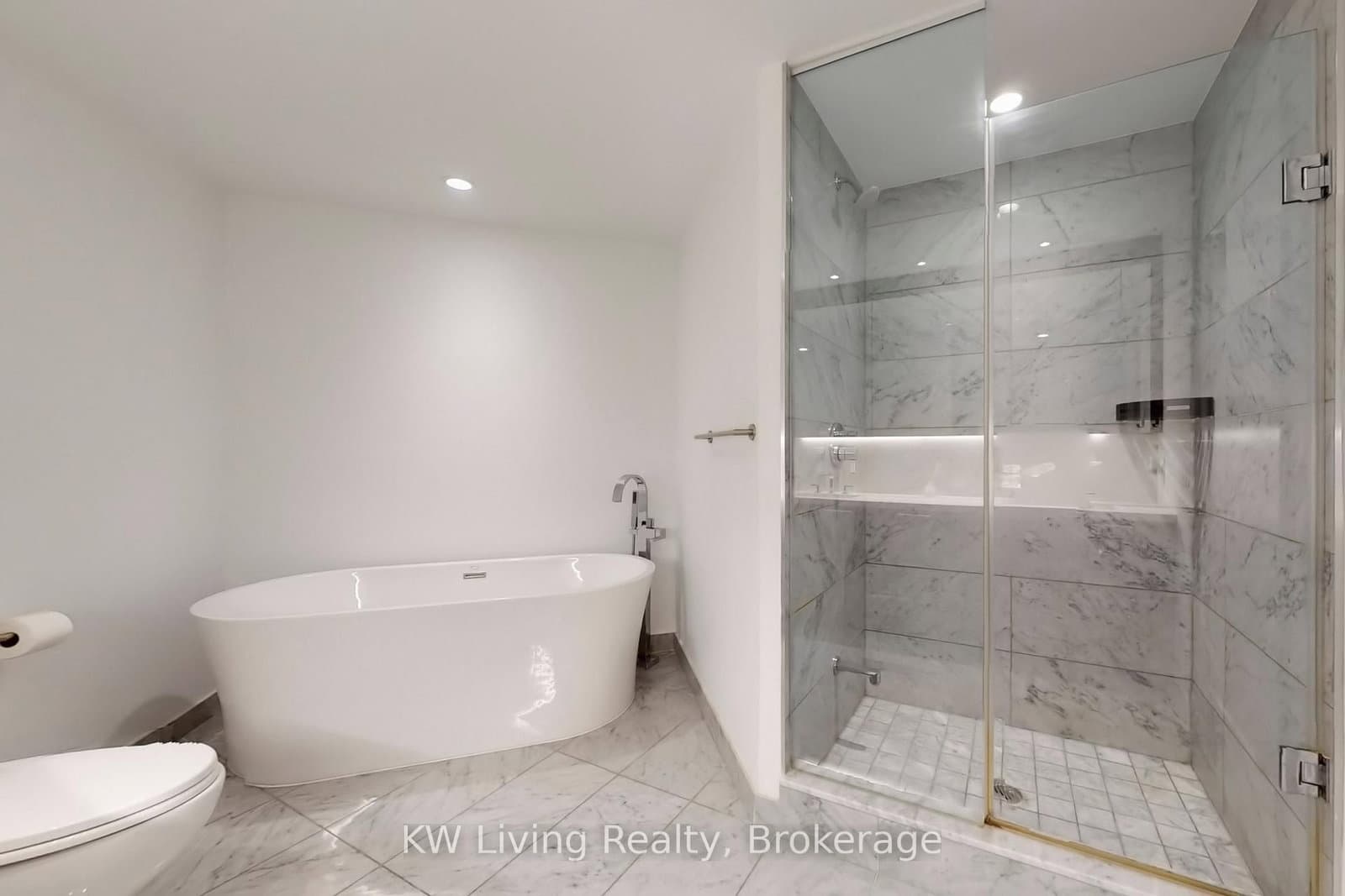 1 Edgewater Drive, Unit GPH 12 thumbnail 33