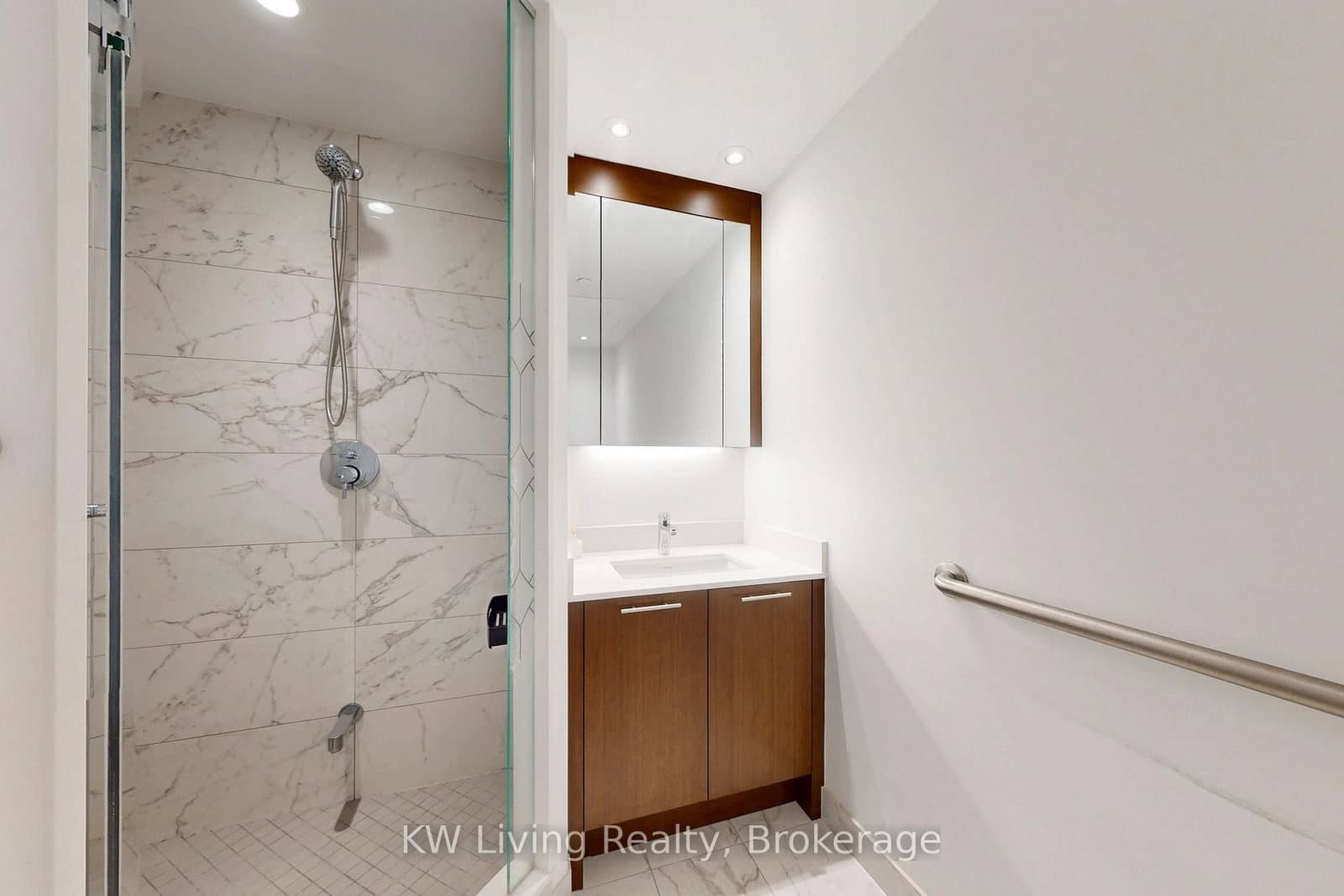 1 Edgewater Drive, Unit GPH 12 thumbnail 37
