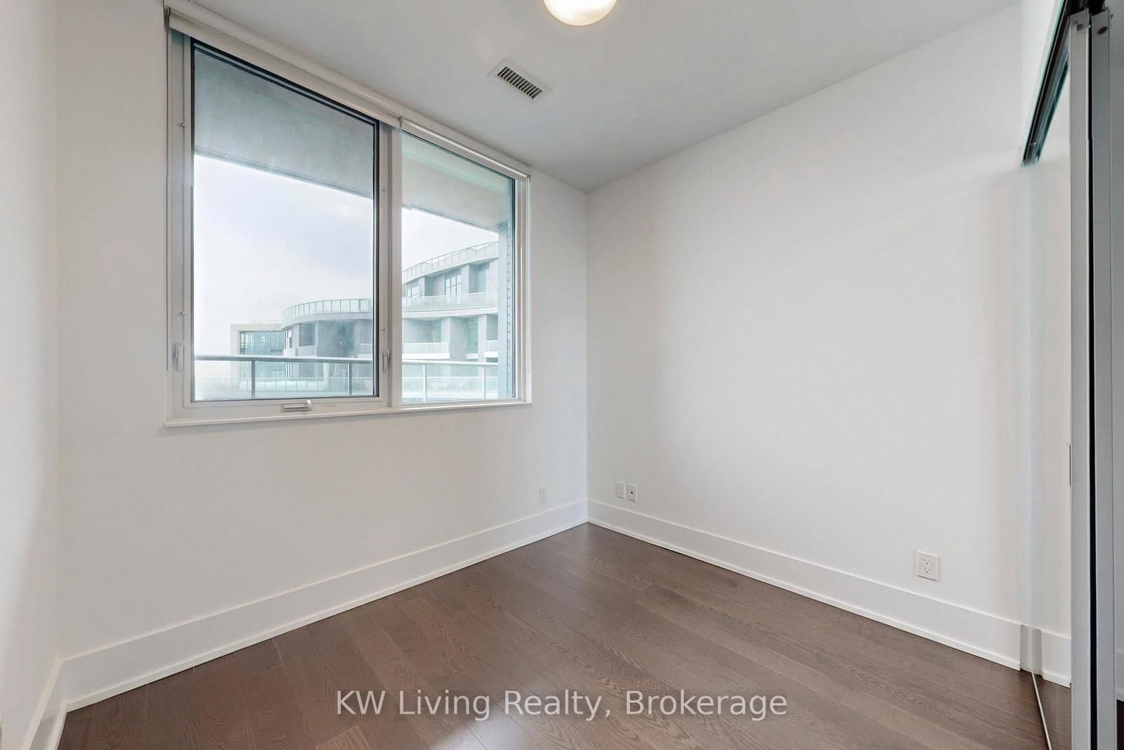 1 Edgewater Drive, Unit GPH 12 thumbnail 38
