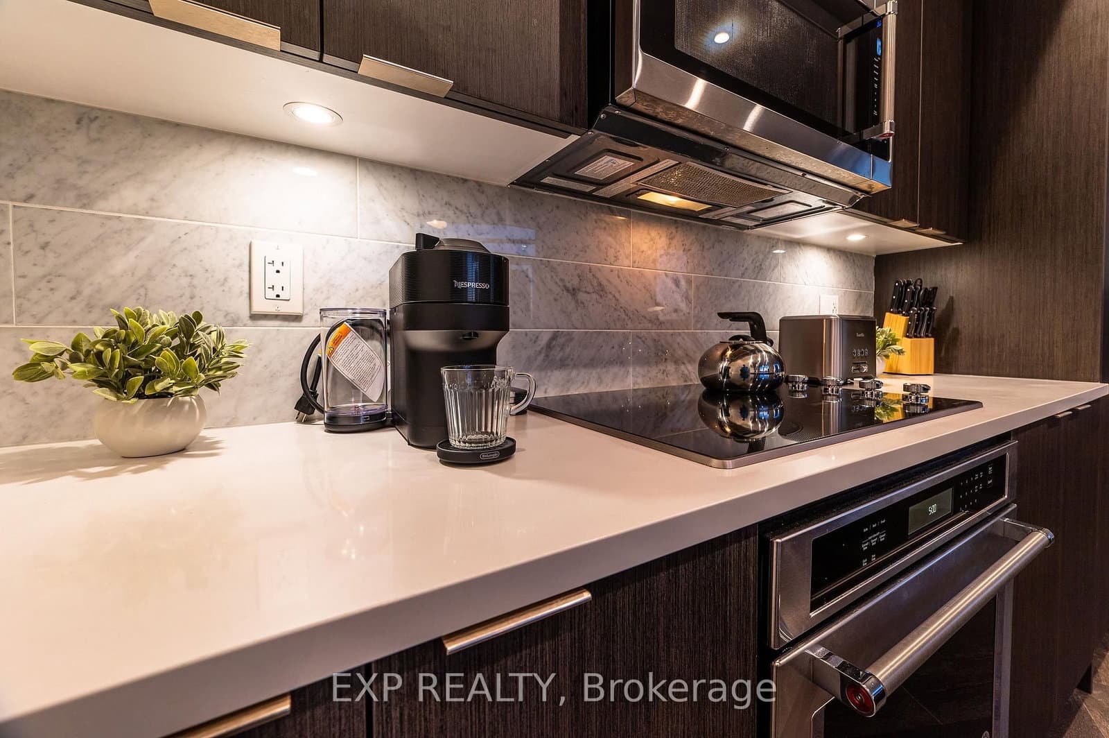 38 Iannuzzi Street, Unit PH03 thumbnail 15