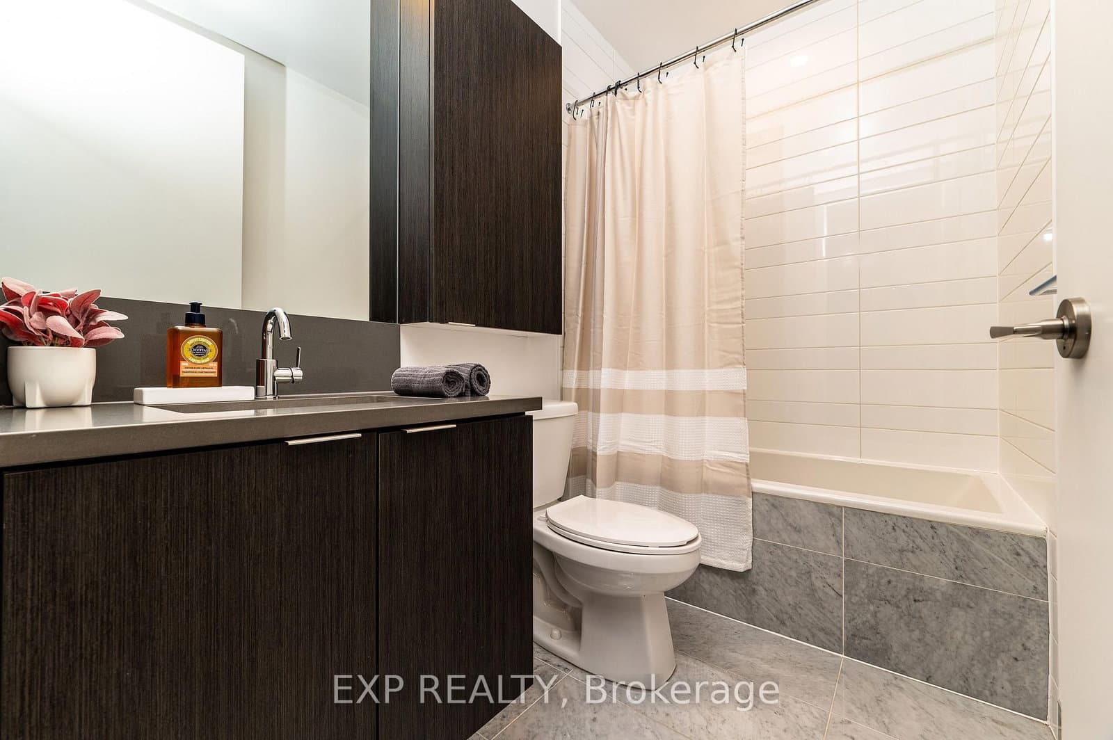 38 Iannuzzi Street, Unit PH03 thumbnail 23