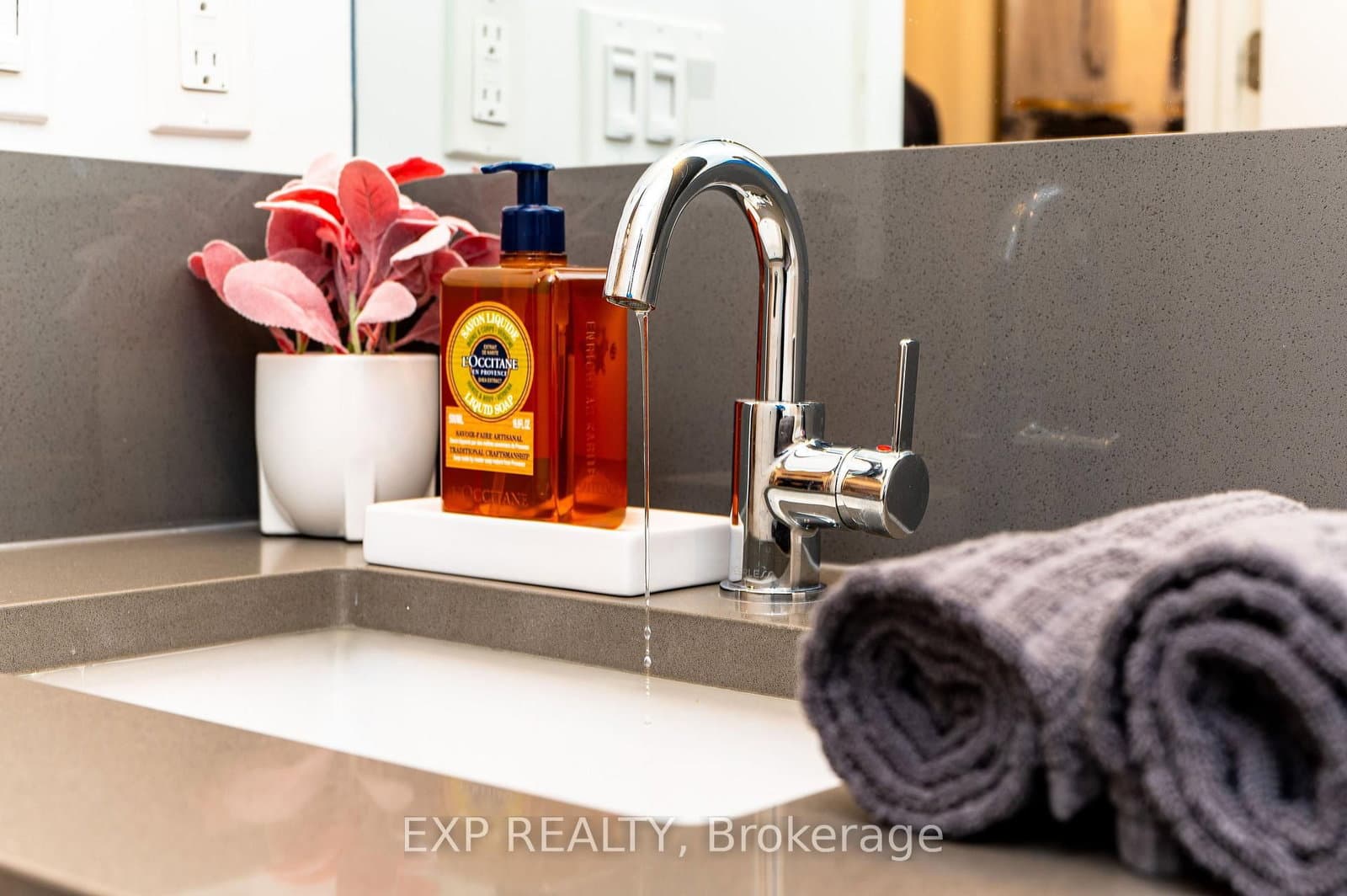 38 Iannuzzi Street, Unit PH03 thumbnail 24
