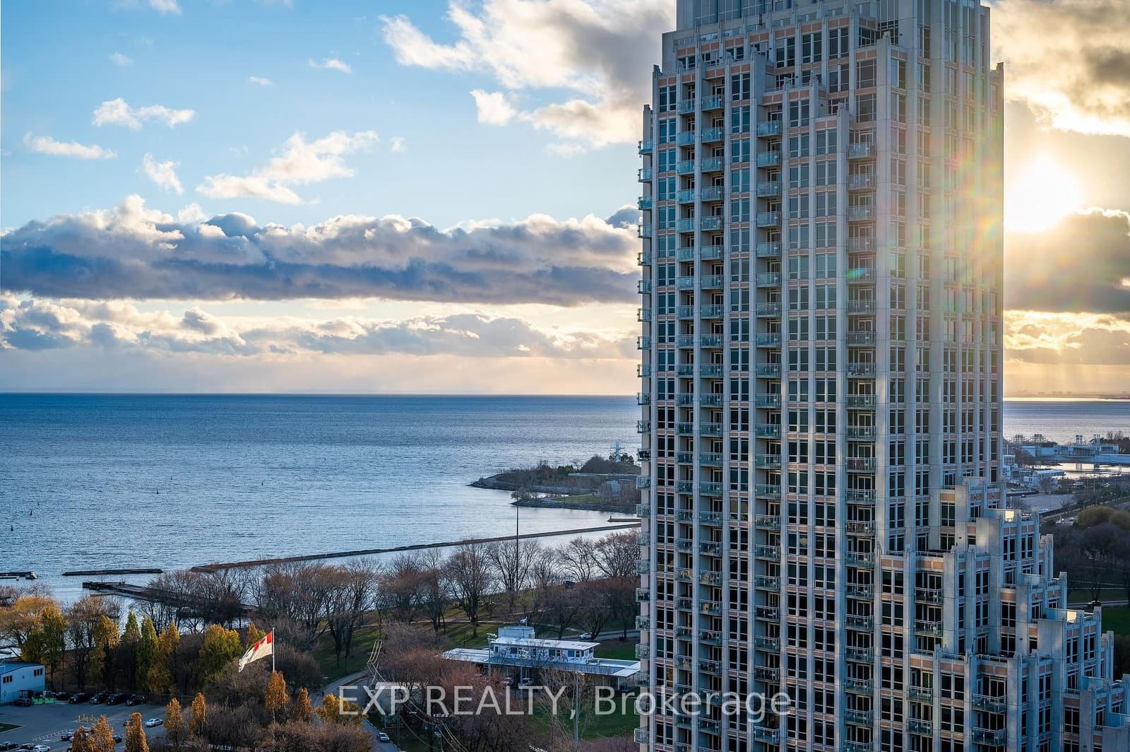 38 Iannuzzi Street, Unit PH03 thumbnail 32