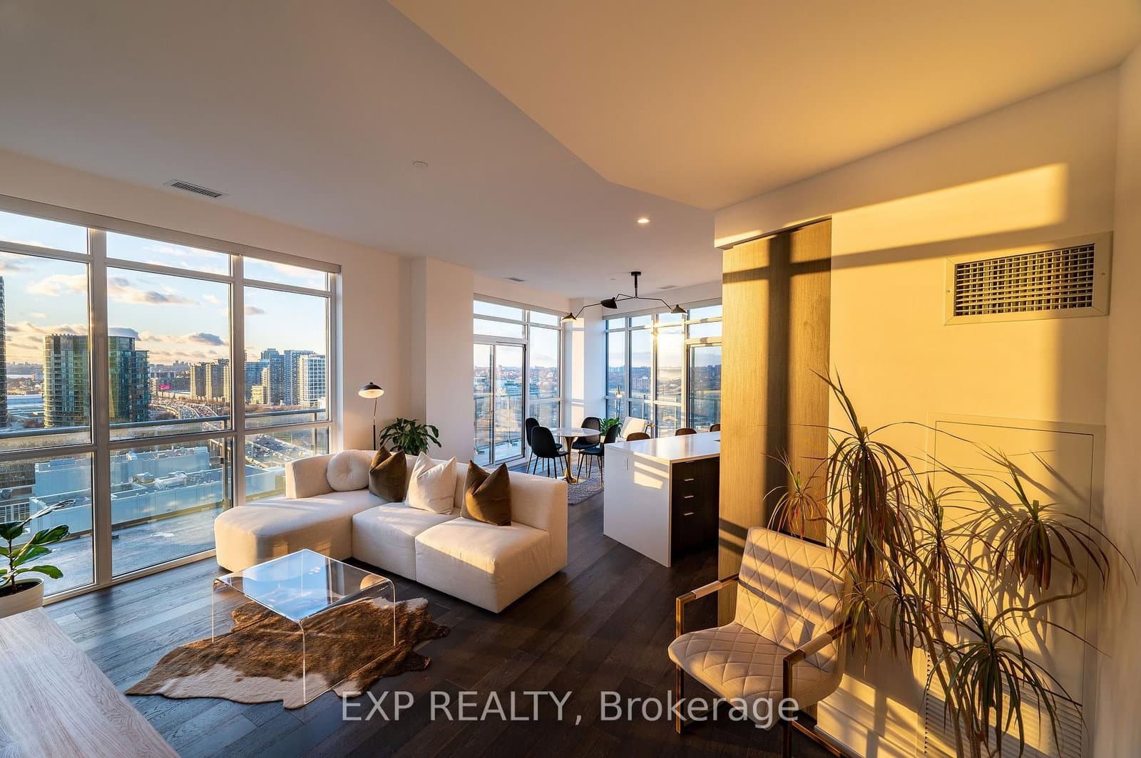 38 Iannuzzi Street, Unit PH03 thumbnail 6
