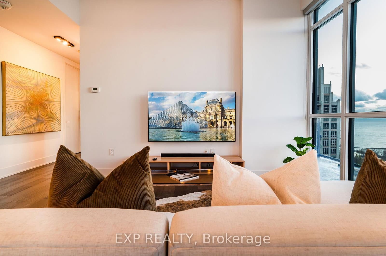 38 Iannuzzi Street, Unit PH03 thumbnail 9