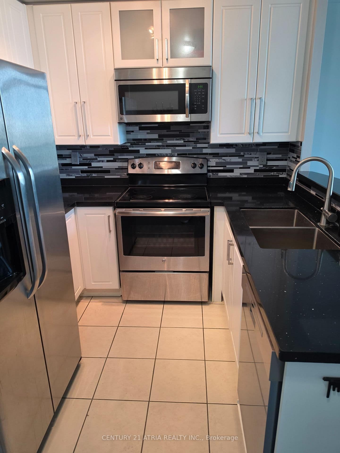 7 Lorraine Drive, Unit 2502 thumbnail 2
