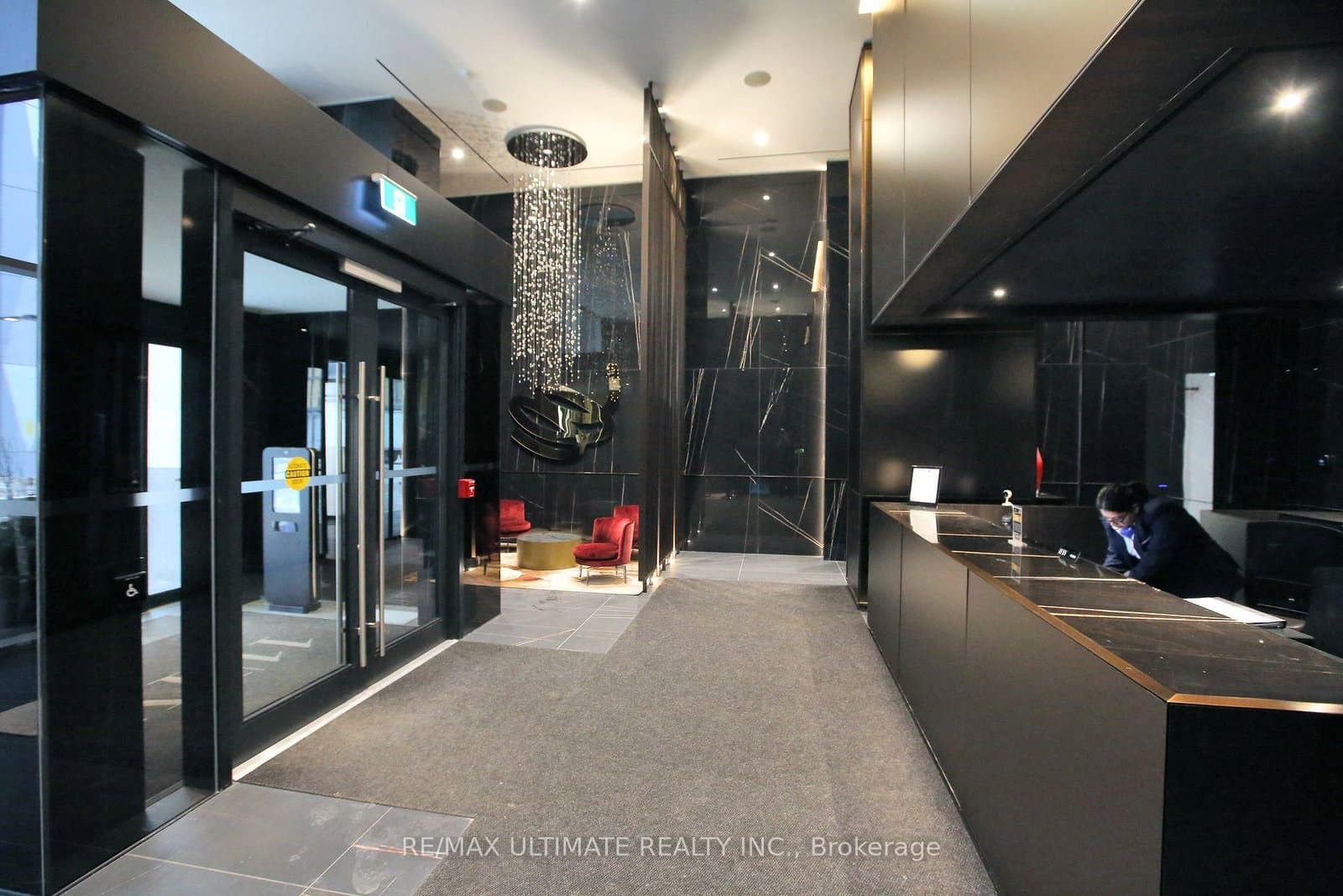 11 Yorkville Avenue, Unit 1713 thumbnail 4