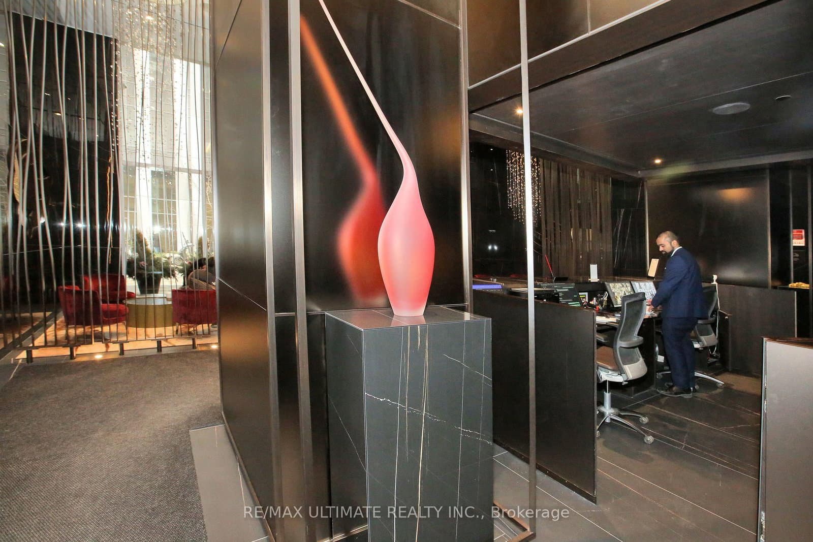 11 Yorkville Avenue, Unit 1713 thumbnail 6
