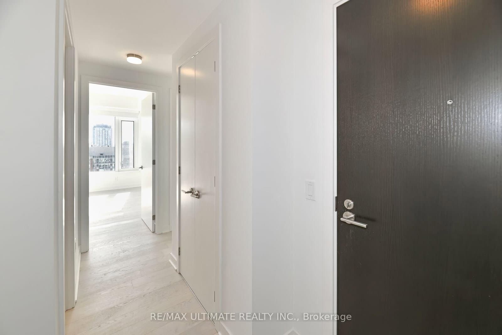 11 Yorkville Avenue, Unit 1713 thumbnail 8