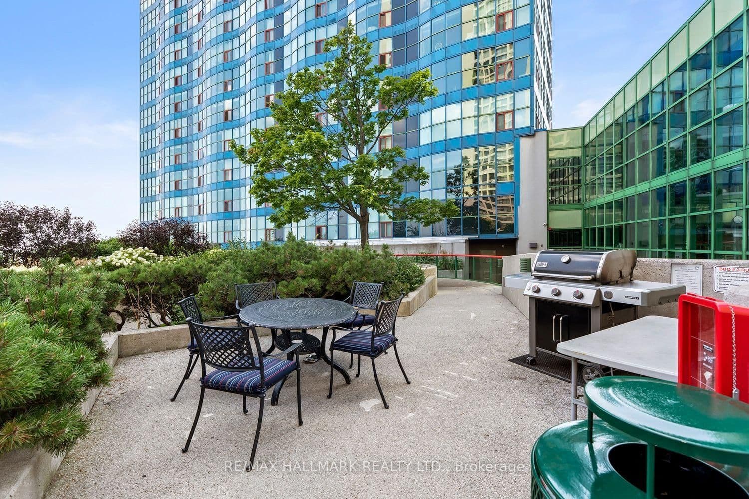 77 Harbour Square, Unit 504 thumbnail 16