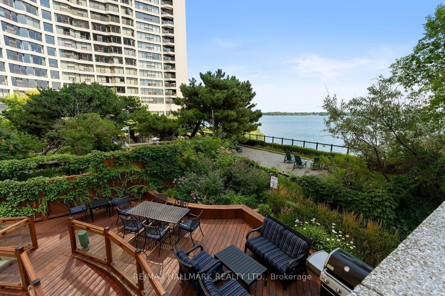 77 Harbour Square, Unit 504 thumbnail 20