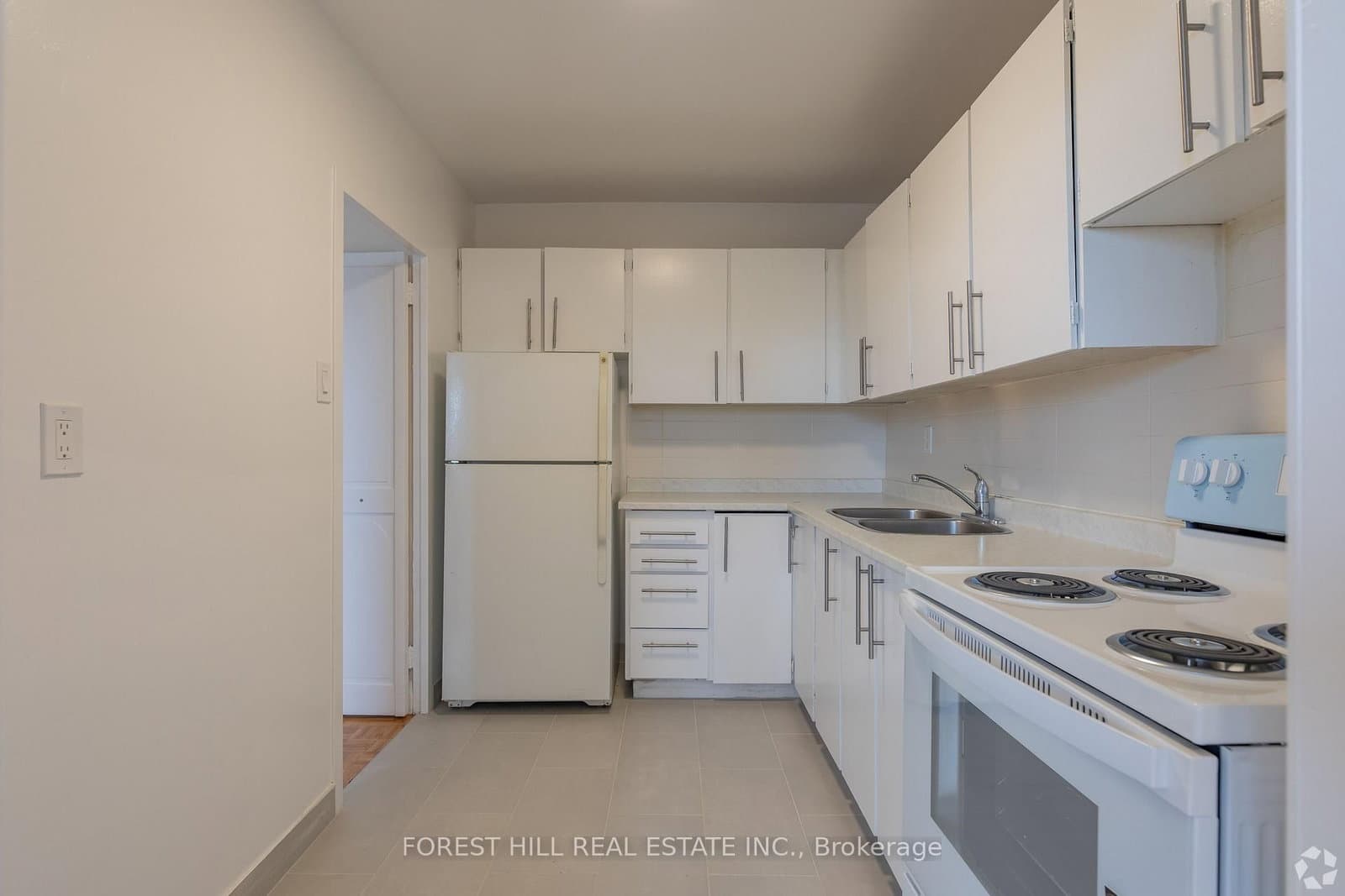 32 Clayland Drive, Unit 512 thumbnail 5