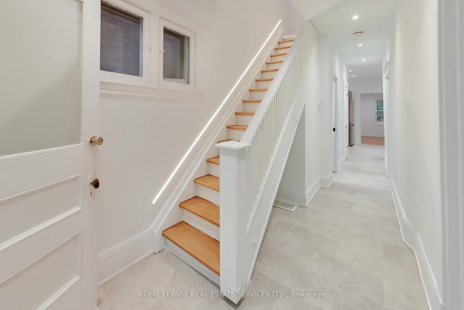218 Montrose Avenue, Unit Upper thumbnail 3