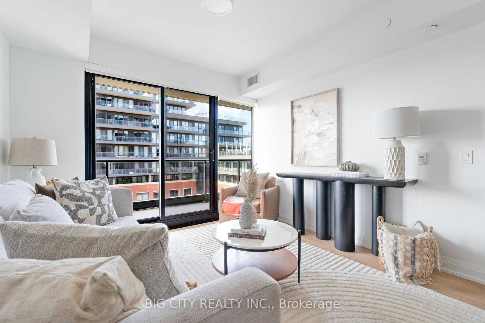 36 Brentcliffe Road, Unit 902 thumbnail 3