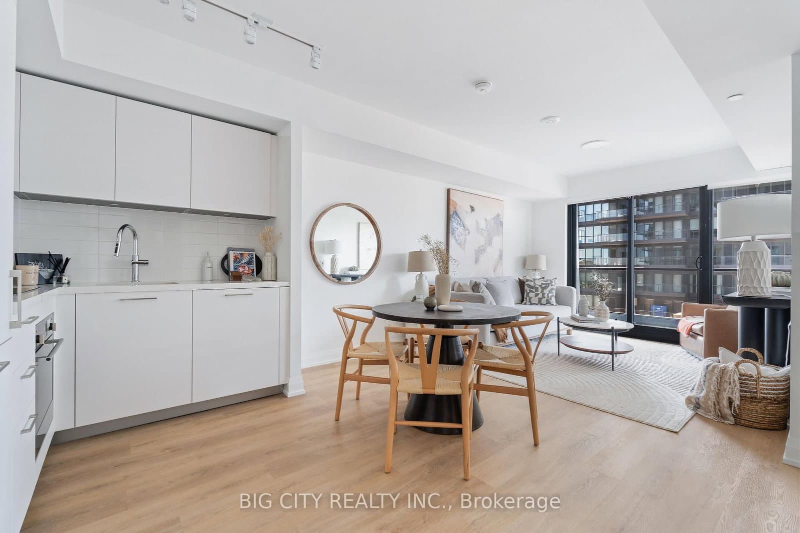36 Brentcliffe Road, Unit 902 thumbnail 5