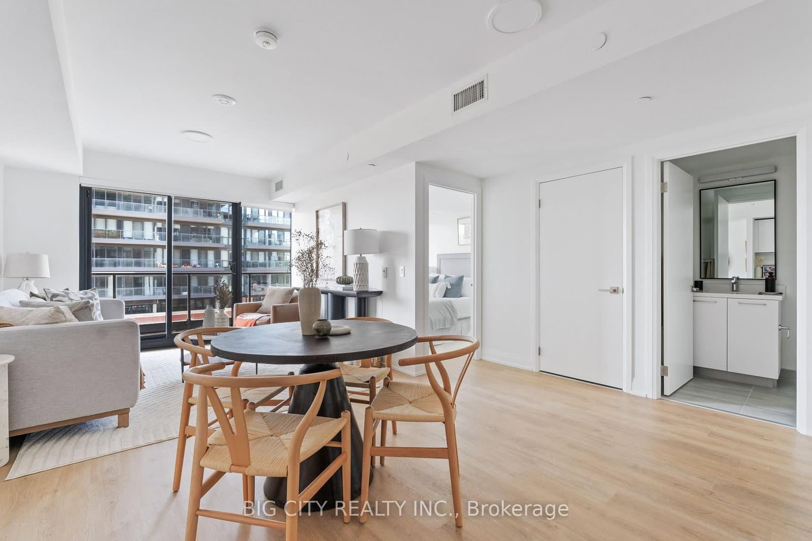 36 Brentcliffe Road, Unit 902 thumbnail 6