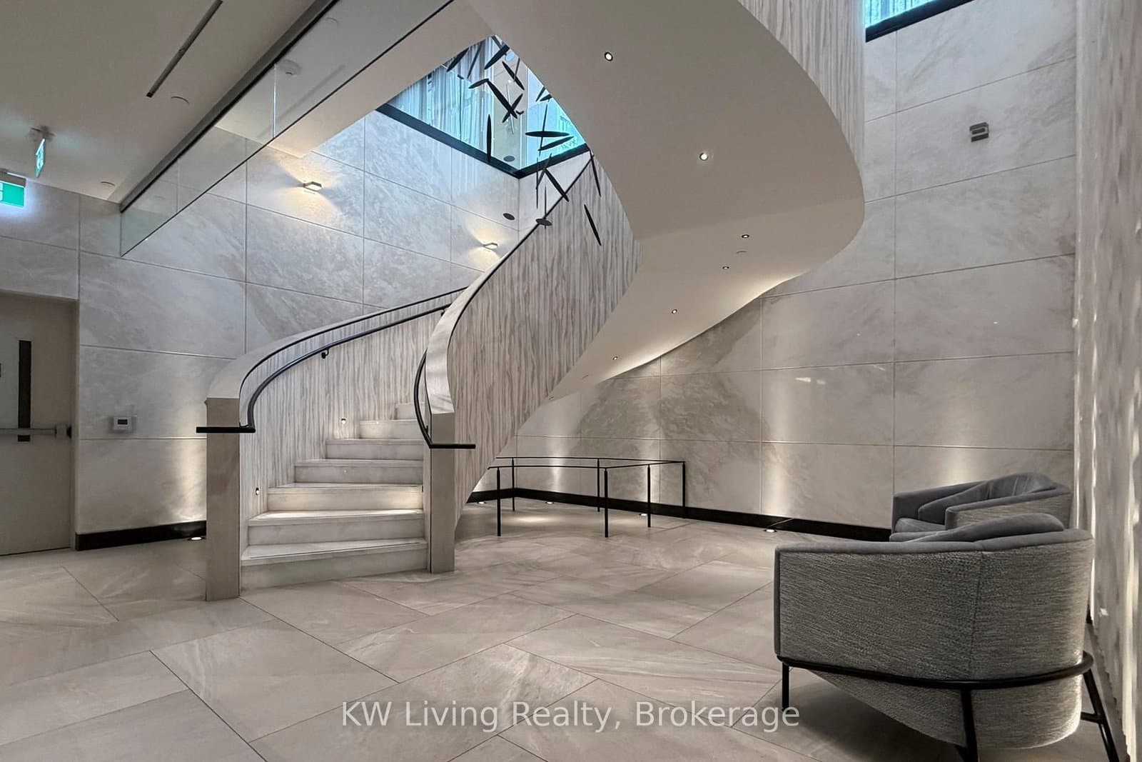 1 Edgewater Drive, Unit GPH 12 thumbnail 11