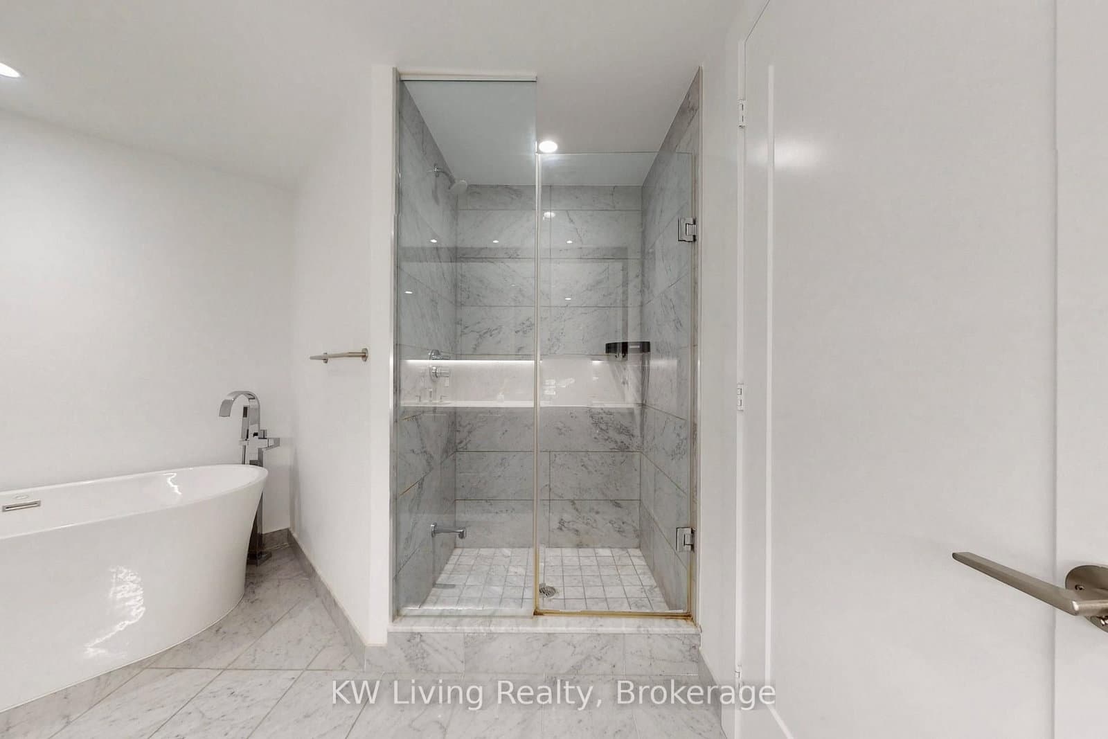 1 Edgewater Drive, Unit GPH 12 thumbnail 34