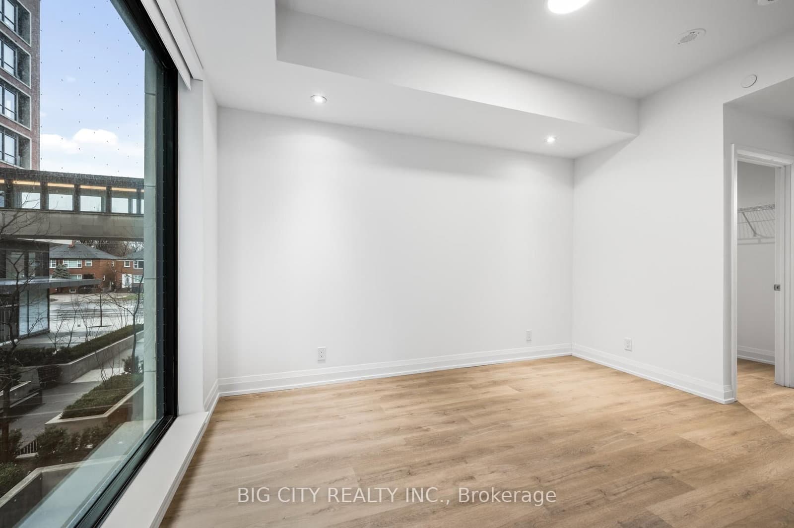 36 Brentcliffe Road, Unit M04 thumbnail 2