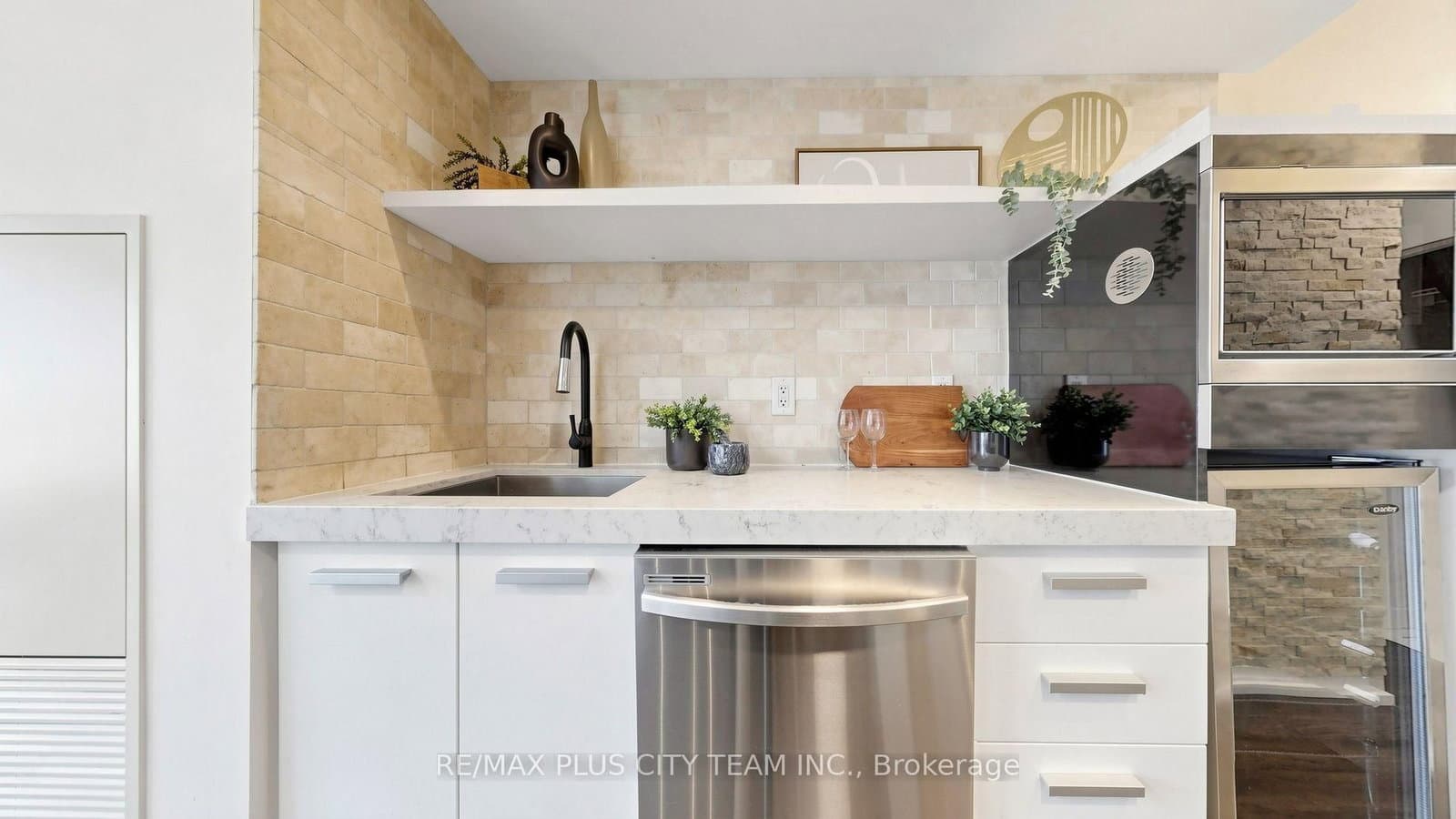 38 Dan Leckie Way, Unit 1103 thumbnail 10