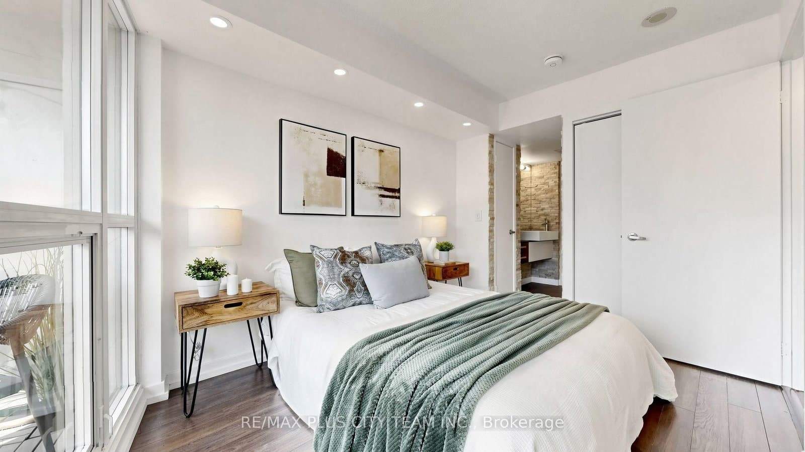 38 Dan Leckie Way, Unit 1103 thumbnail 13