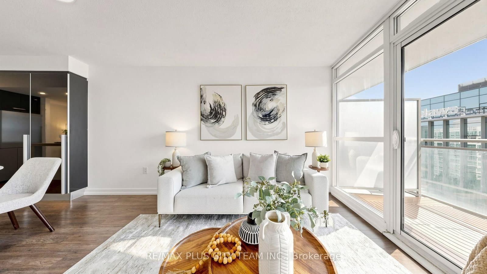 38 Dan Leckie Way, Unit 1103 thumbnail 5