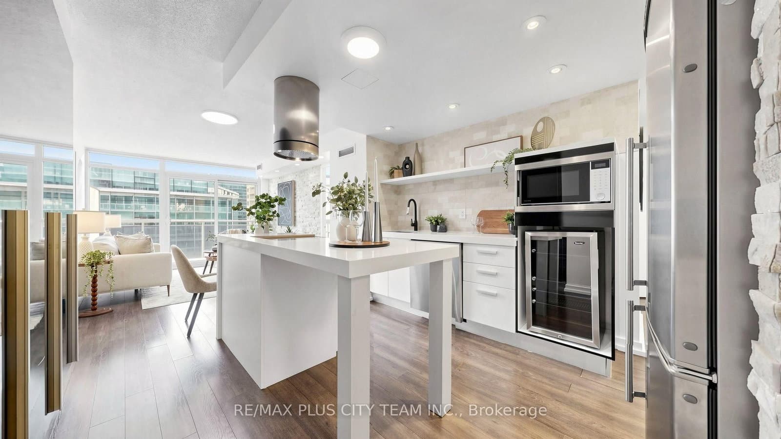 38 Dan Leckie Way, Unit 1103 thumbnail 9