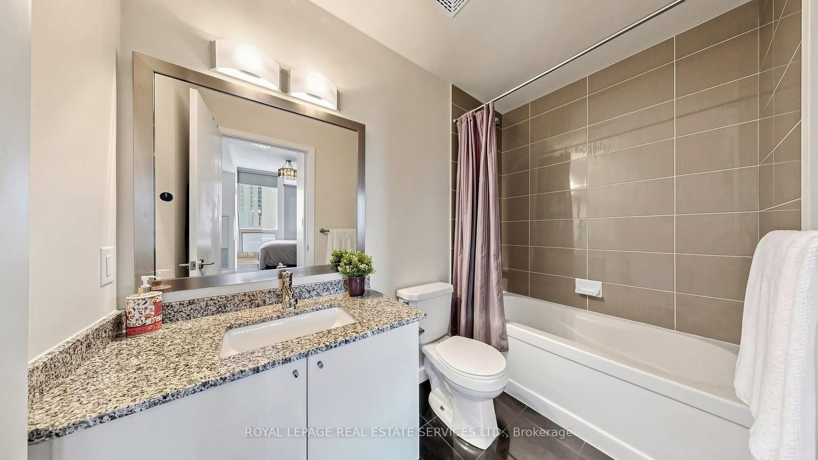 33 Bay Street, Unit 2212 thumbnail 27