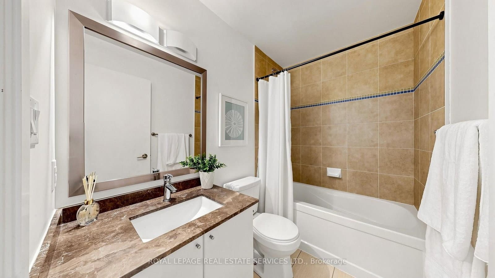 33 Bay Street, Unit 2212 thumbnail 29