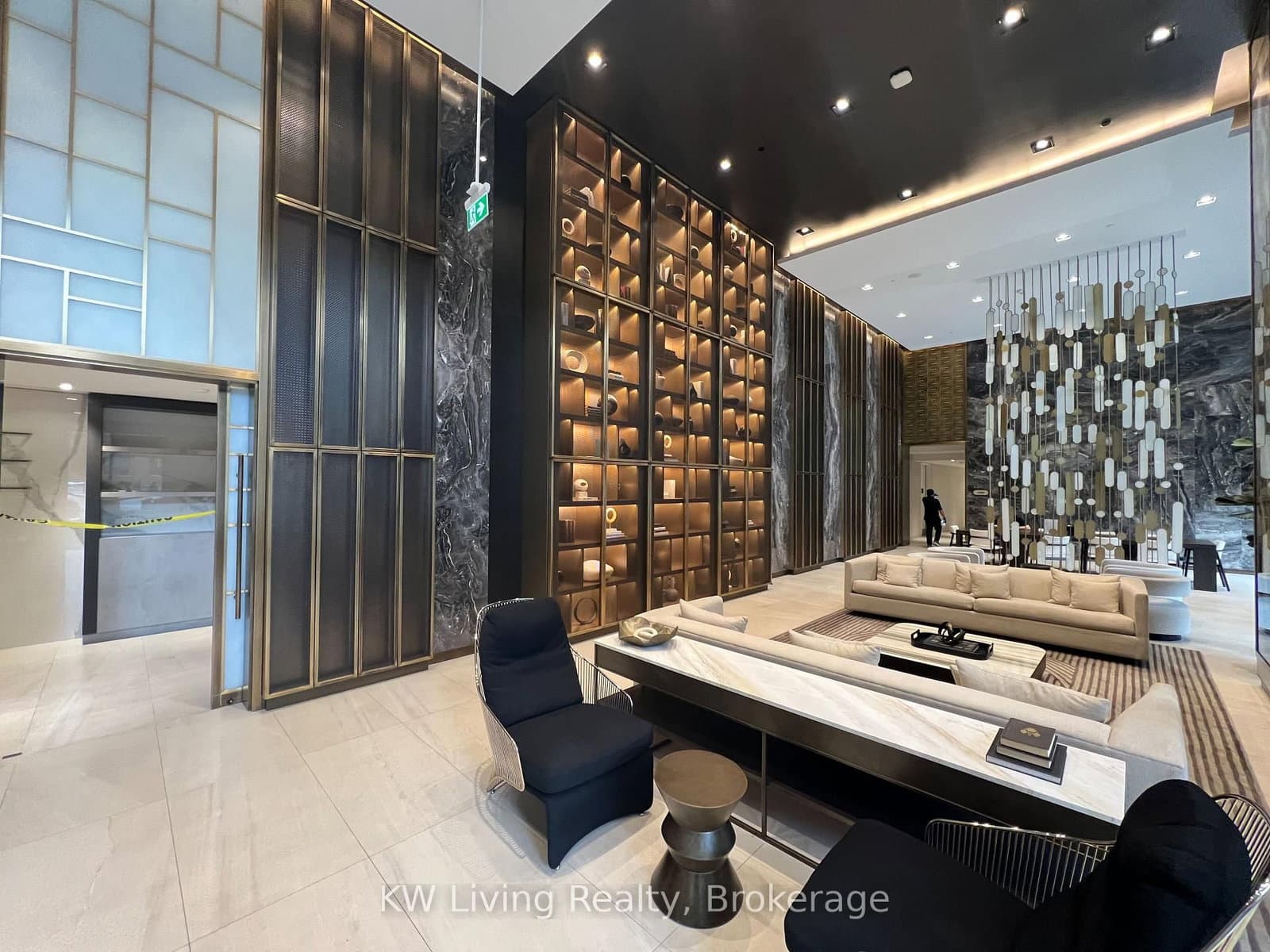 117 Broadway Avenue, Unit 201 thumbnail 3