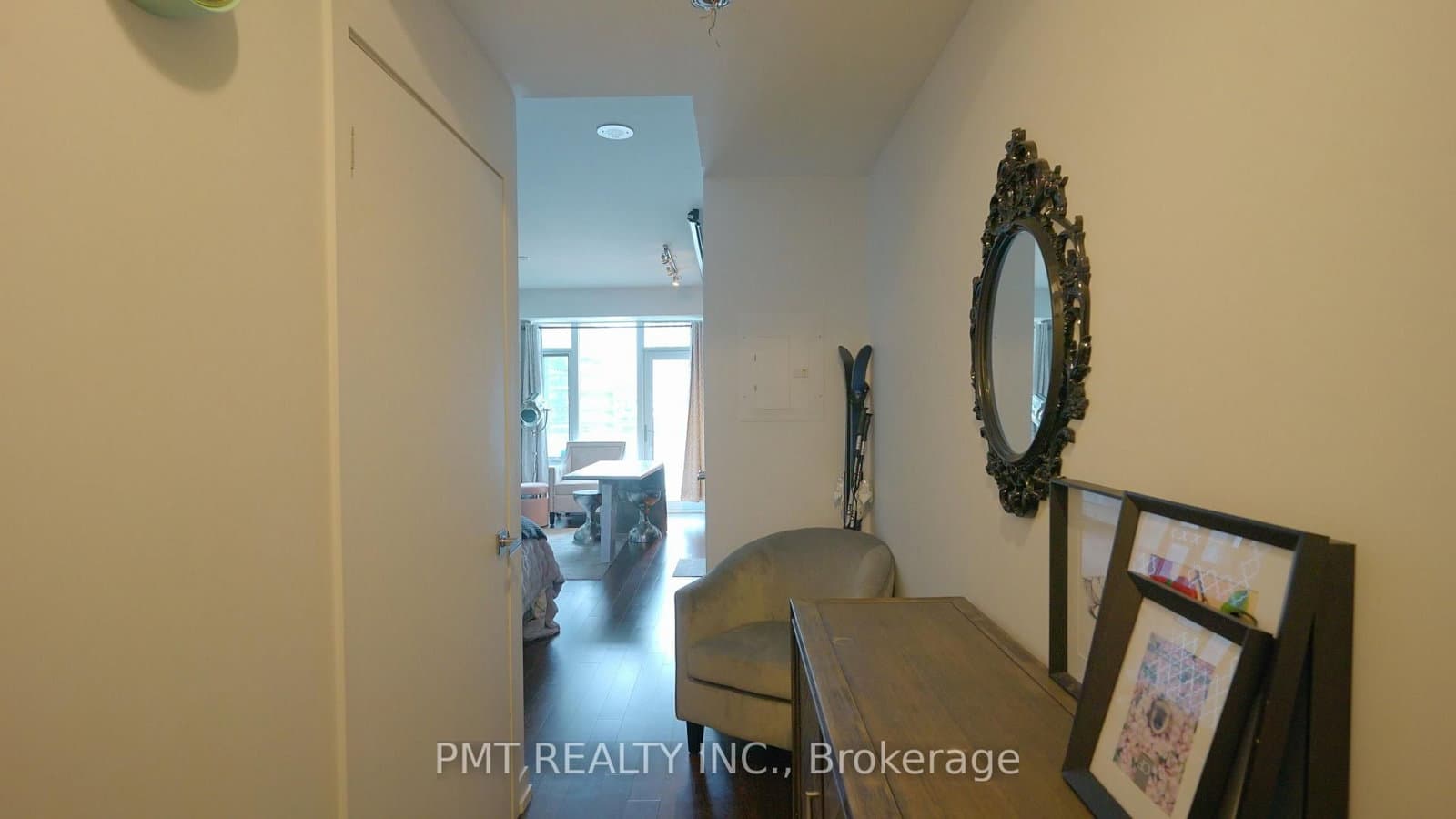 21 Widmer Street, Unit 803 thumbnail 3