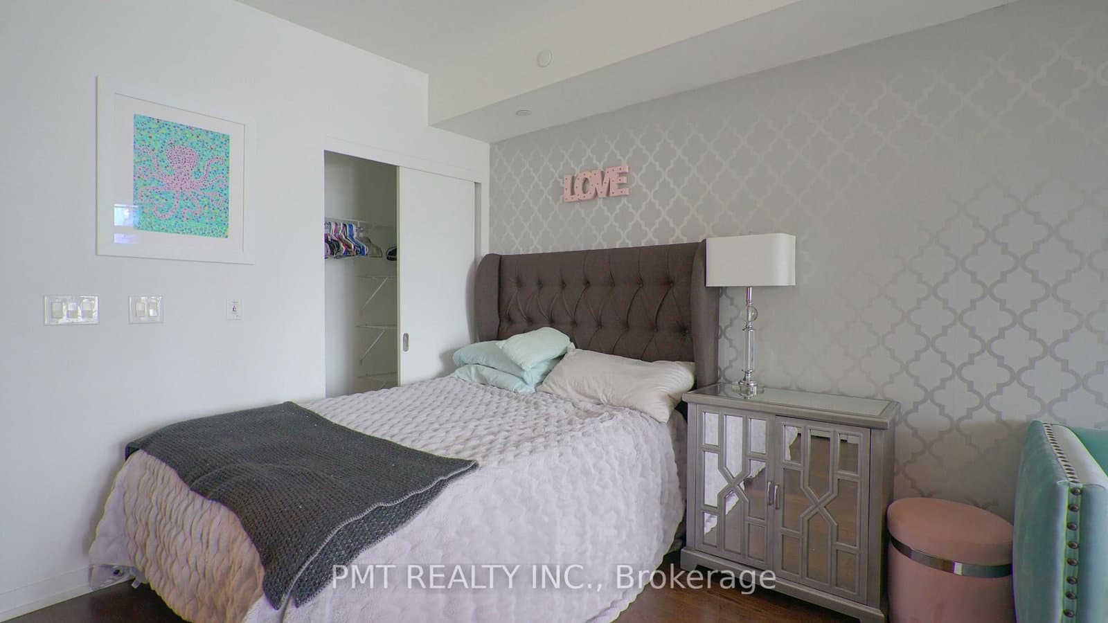 21 Widmer Street, Unit 803 thumbnail 4