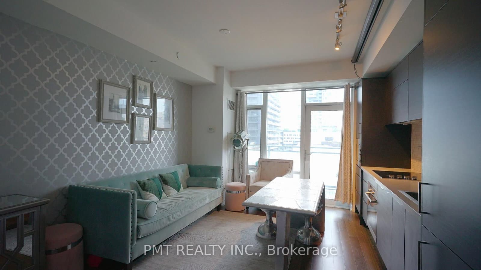 21 Widmer Street, Unit 803 thumbnail 6