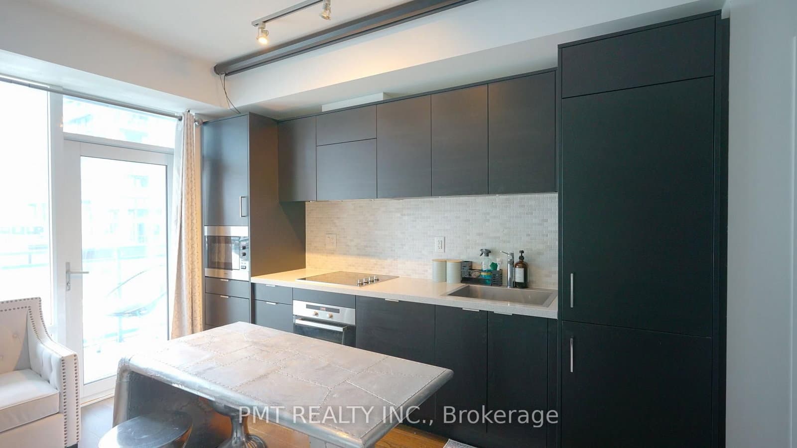 21 Widmer Street, Unit 803 thumbnail 8