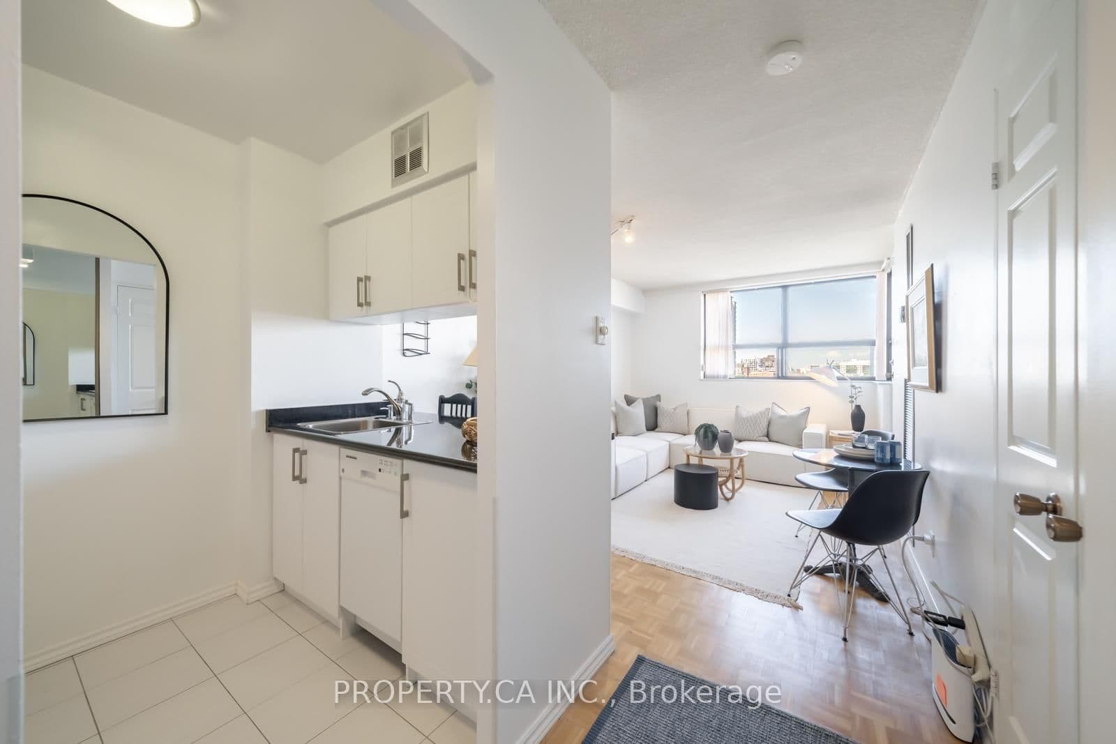 80 St Patrick Street, Unit 914 thumbnail 13