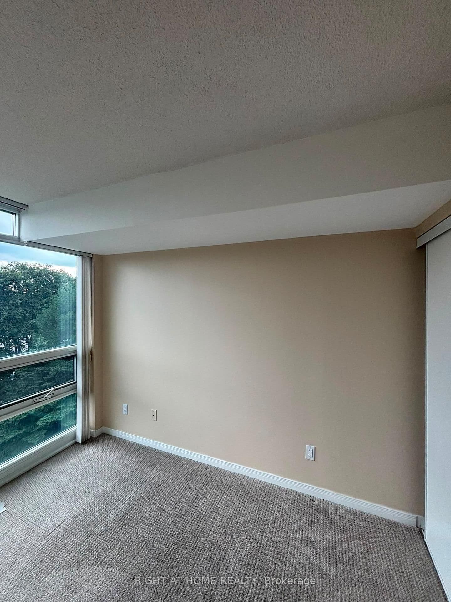 30 Harrison Garden Boulevard, Unit 503 thumbnail 17