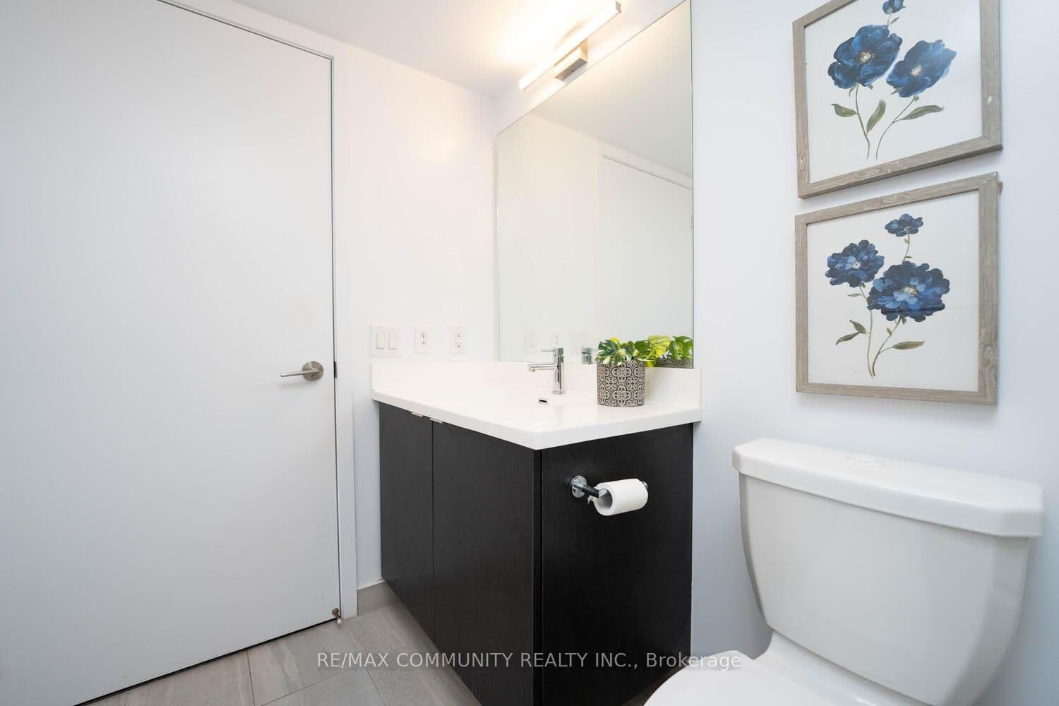 219 Dundas Street E, Unit 501 thumbnail 12