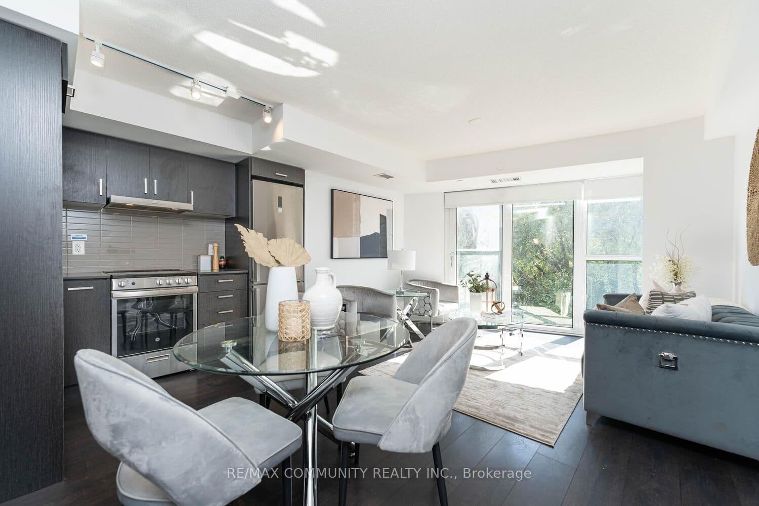 219 Dundas Street E, Unit 501 thumbnail 13