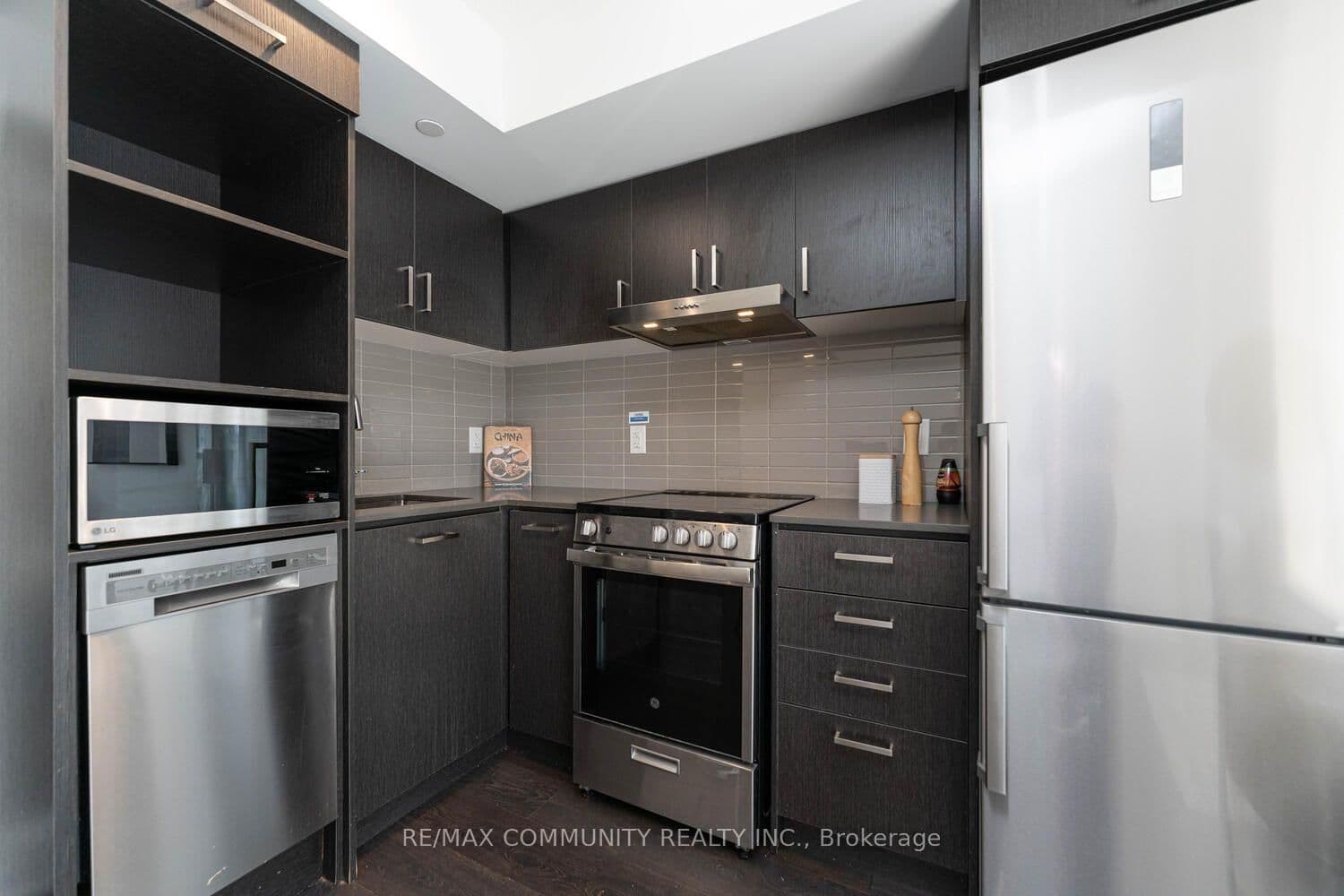 219 Dundas Street E, Unit 501 thumbnail 16