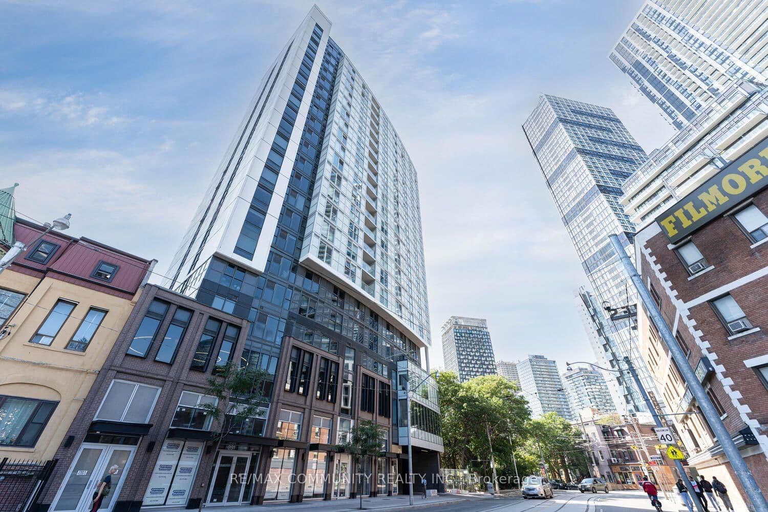 219 Dundas Street E, Unit 501 thumbnail 2