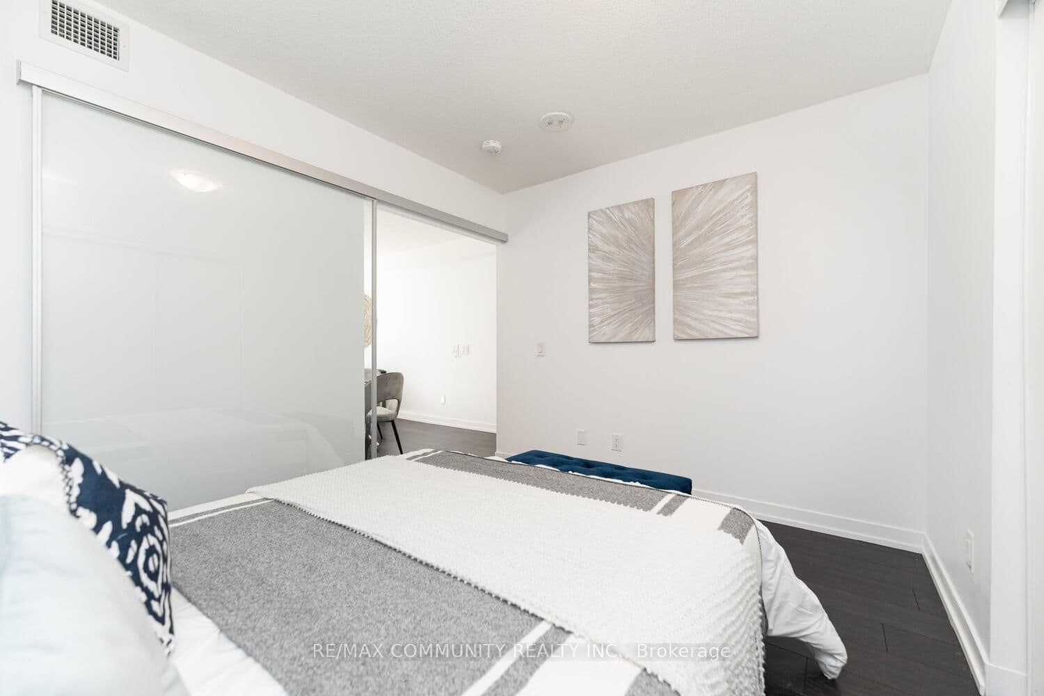 219 Dundas Street E, Unit 501 thumbnail 21