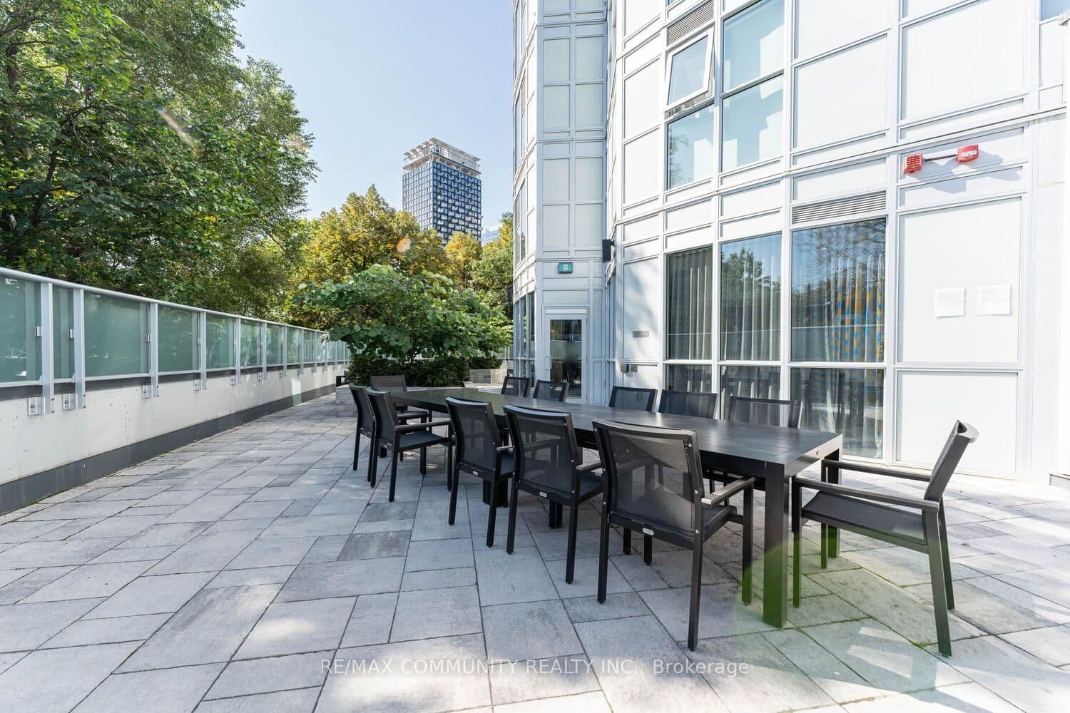 219 Dundas Street E, Unit 501 thumbnail 23