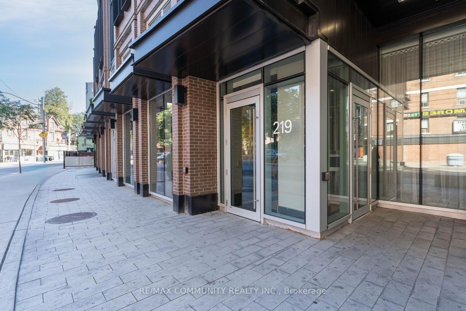 219 Dundas Street E, Unit 501 thumbnail 3