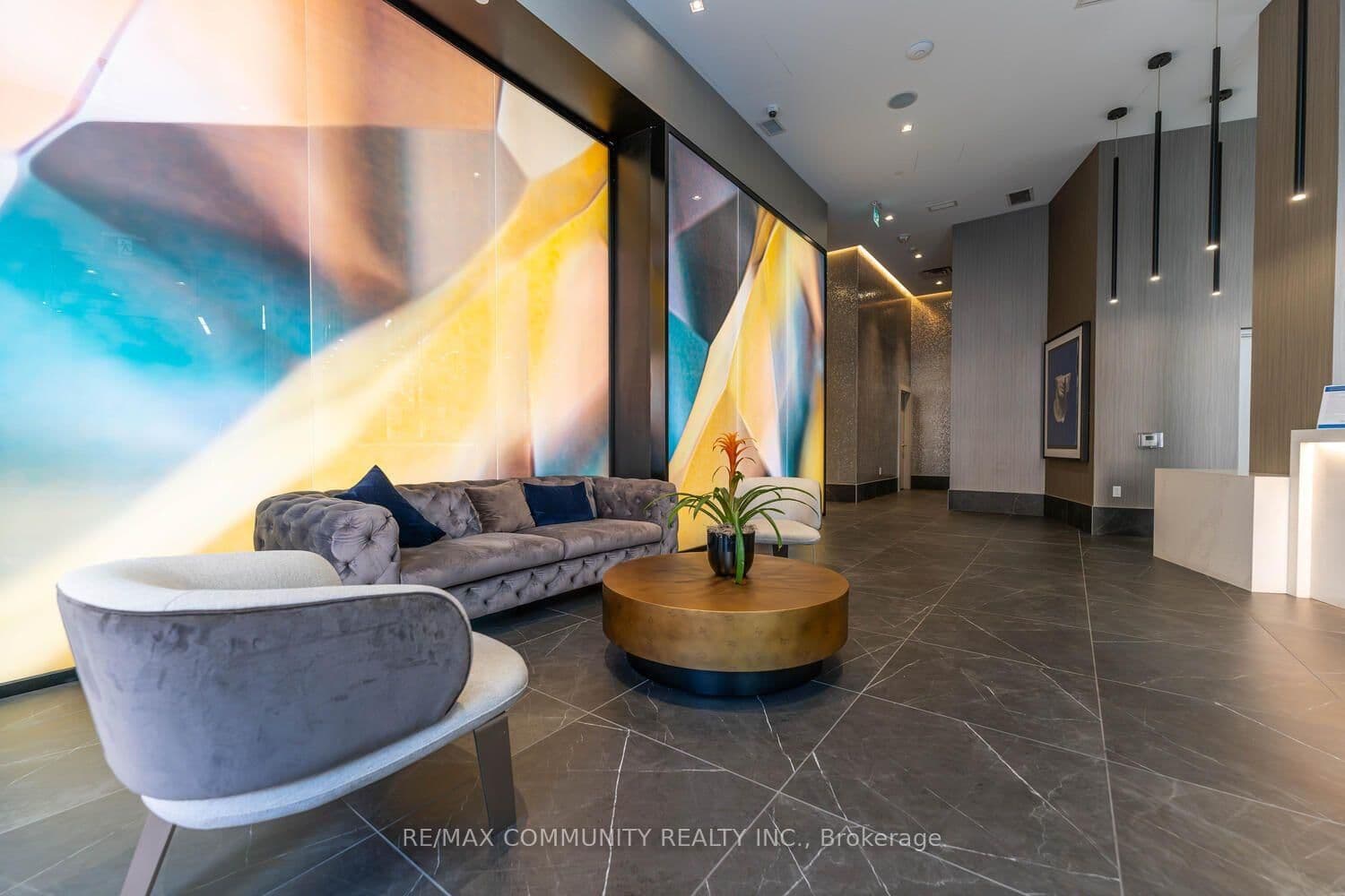 219 Dundas Street E, Unit 501 thumbnail 4