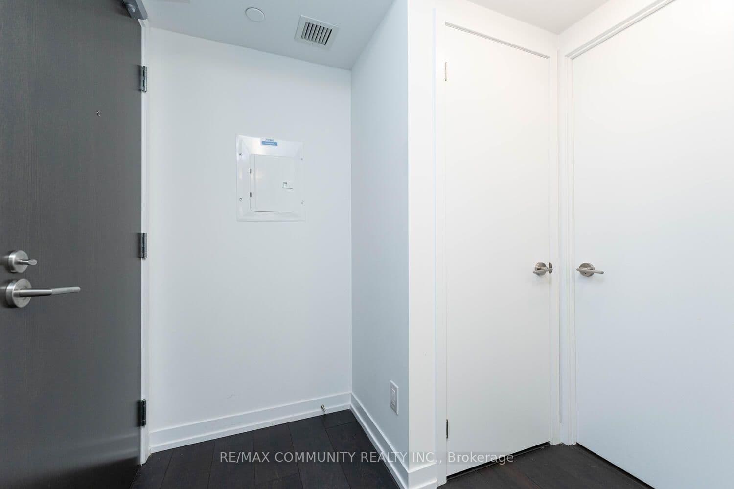 219 Dundas Street E, Unit 501 thumbnail 8