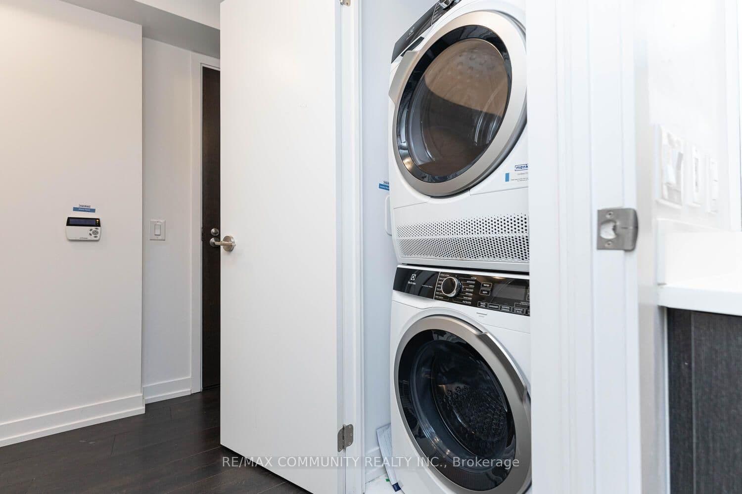 219 Dundas Street E, Unit 501 thumbnail 9