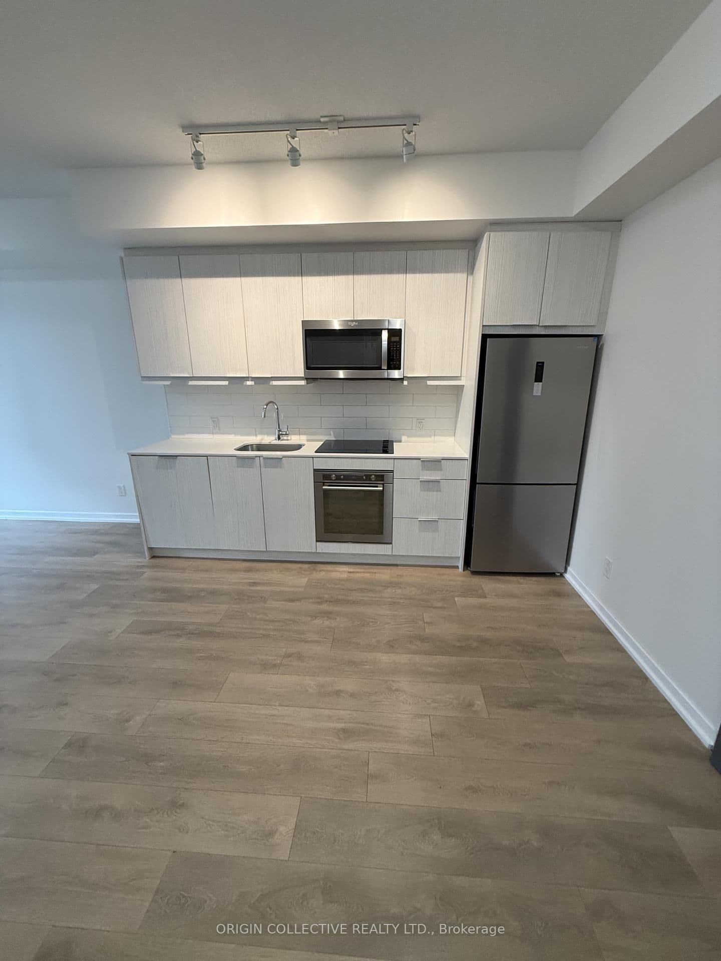 32 Forest Manor Road, Unit 407 thumbnail 4