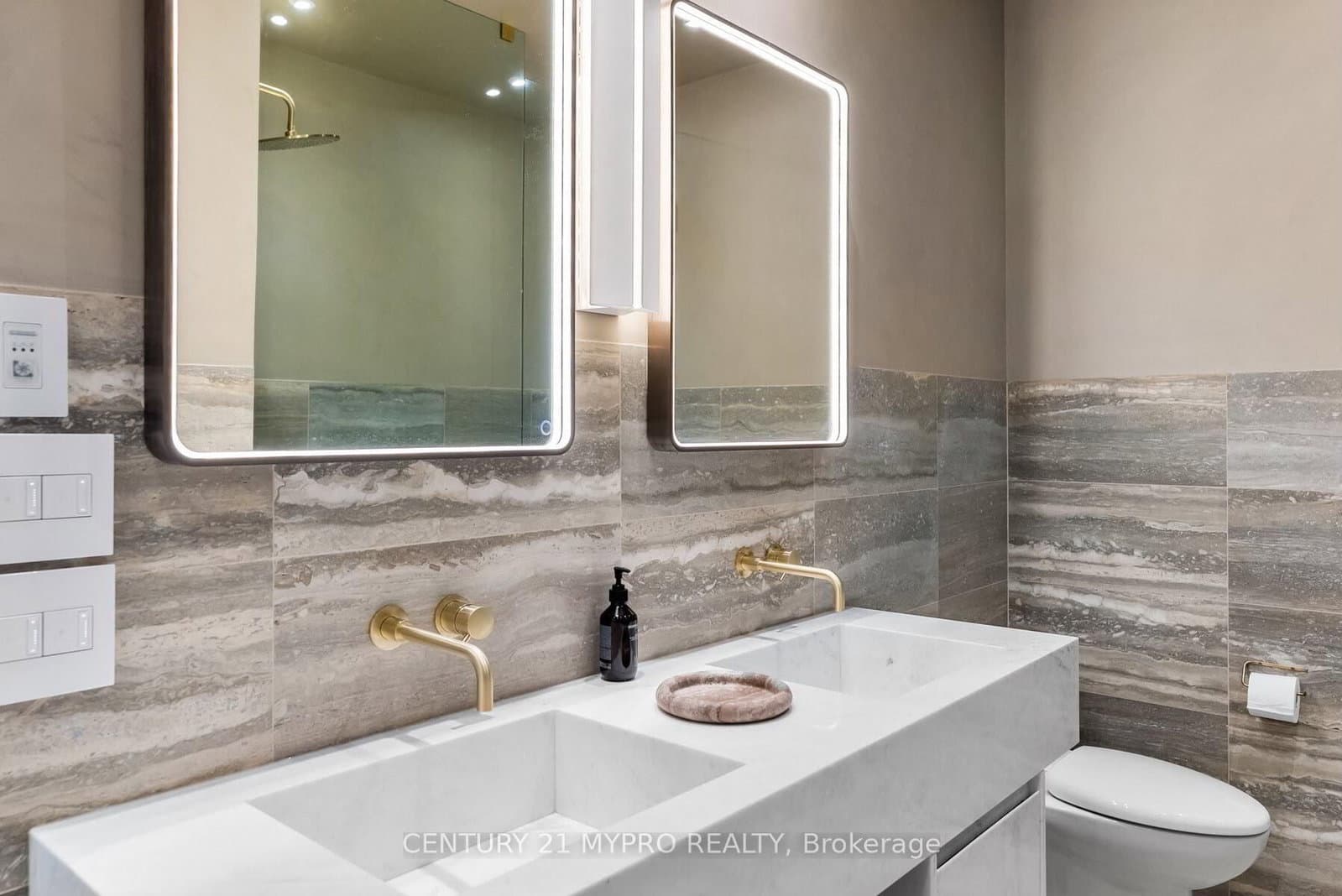 224 King Street W, Unit 3603 thumbnail 13