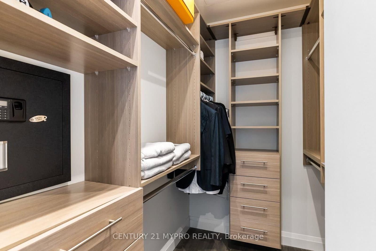 224 King Street W, Unit 3603 thumbnail 14
